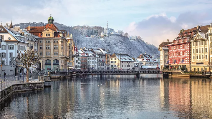 winter-chapel-bridge-lucerne-switzerland-13