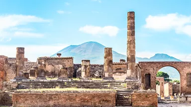 ruins-temple-apollo-pompeii-italy-8