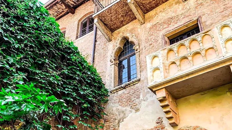 see-juliets-balcony-verona-italy-7