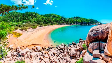 traveller-rock-coastline-magnetic-island-australia-1