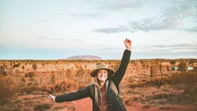 traveller-uluru-rock-formation-petermann-australia-1