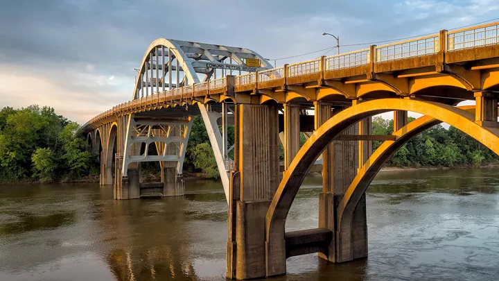 edmund-pettus-bridge-selma-usa-1