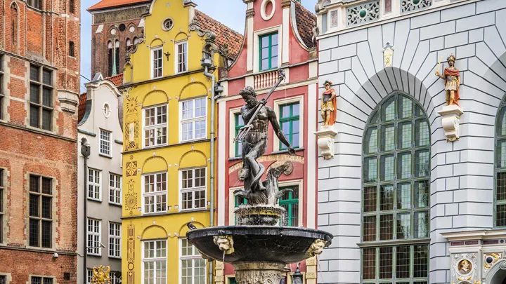neptunes-fountain-statue-gdansk-poland-1