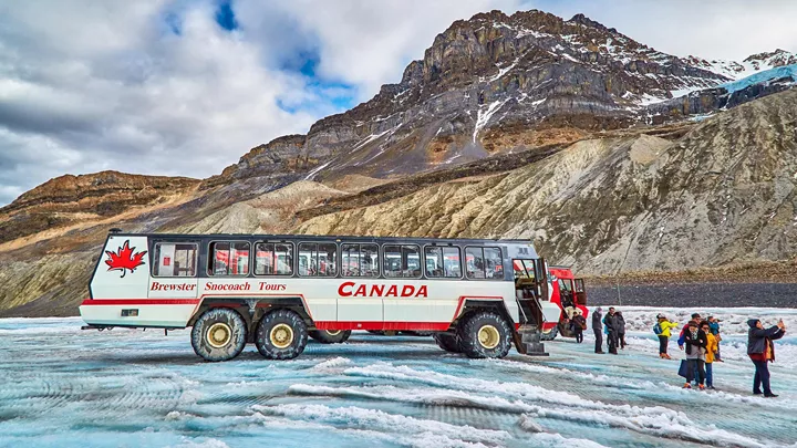people-glacier-walk-athabasca-glacier-canada-1