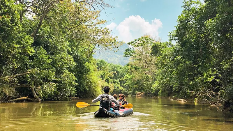 canoe-tour-of-khao-sok-national-park-thailand-3