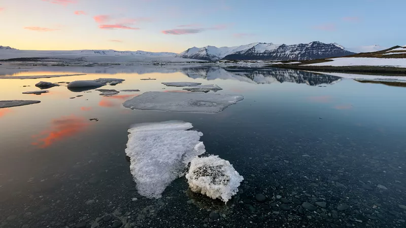 glacier-lagoon-jokulsarlon-iceland-1
