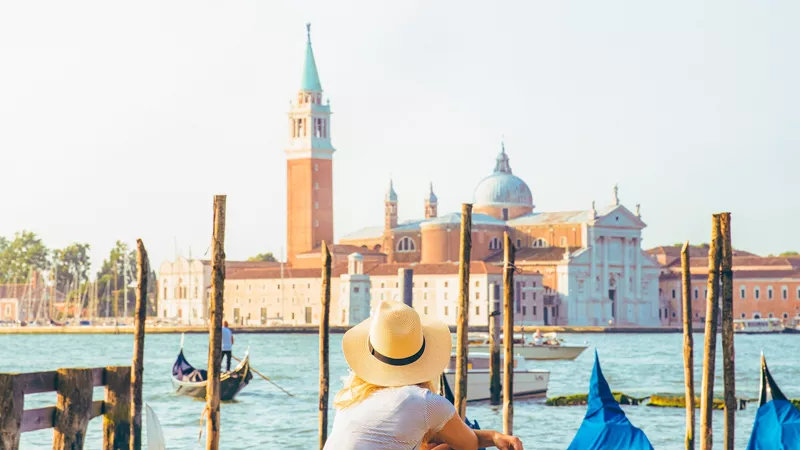 see-canals-and-gondolas-venice-italy-3 (1)