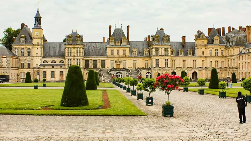 see-chateau-fontainebleau-france-11