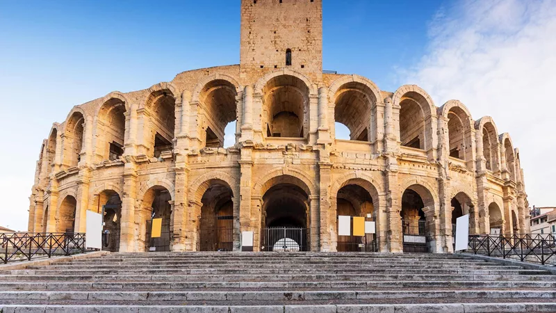 visit-amphitheatre-arles-france-1