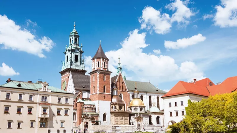 wawel-cathedral-krakow-poland-london-to-rome-trail-5
