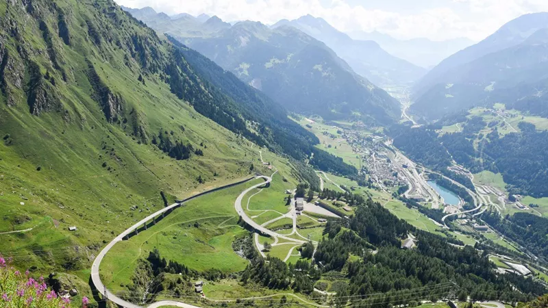 enjoy-a-drive-past-stunning-alpine-landscape-switzerland-1